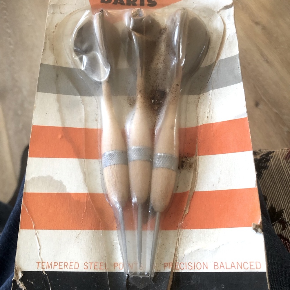 Marksman Woos-Feathered Darts 6-inch vintage